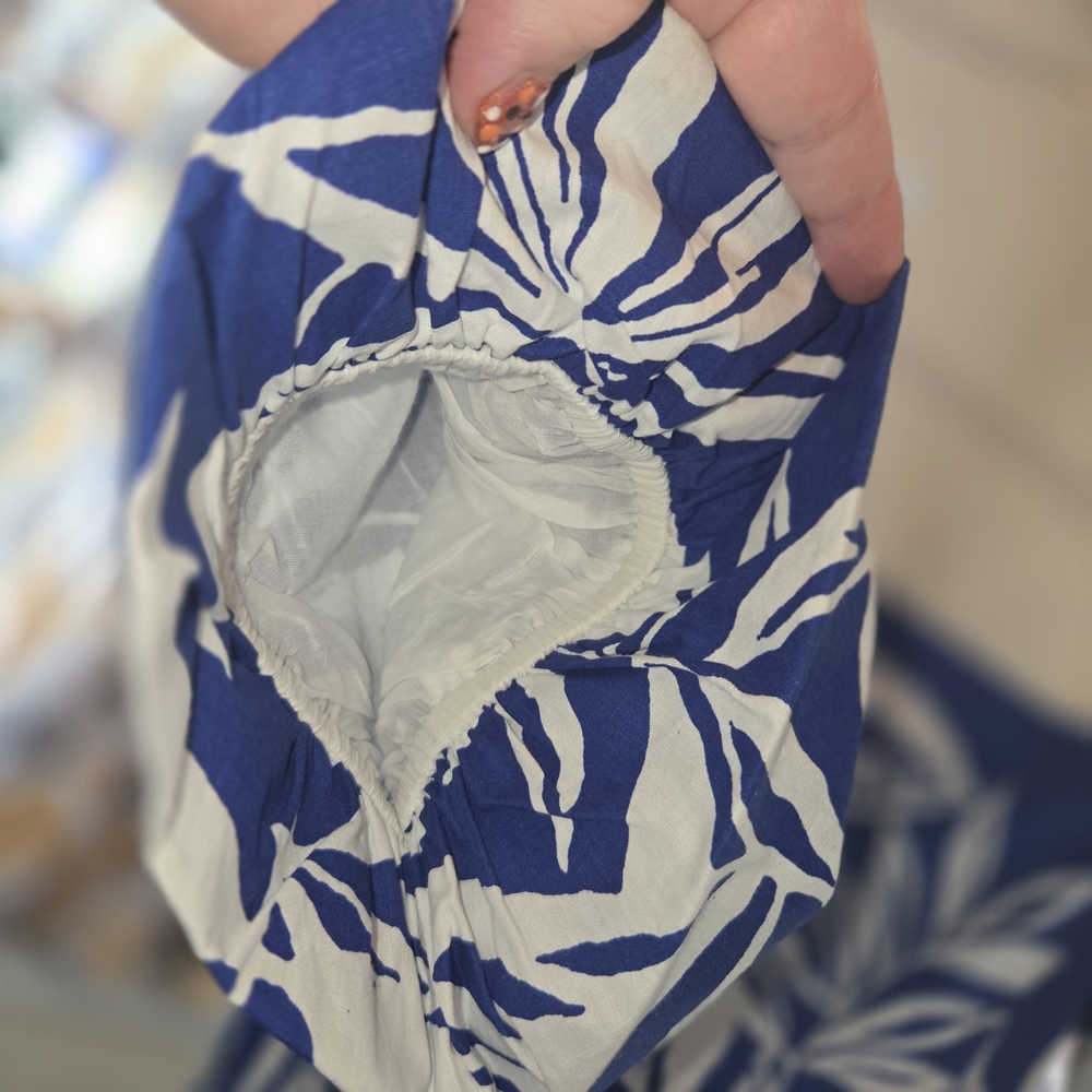 NWT Chic Blue and White Leaf Pattern Hawaiian Style Maxi Dress. Size S. KKCP - Picture 5 of 14